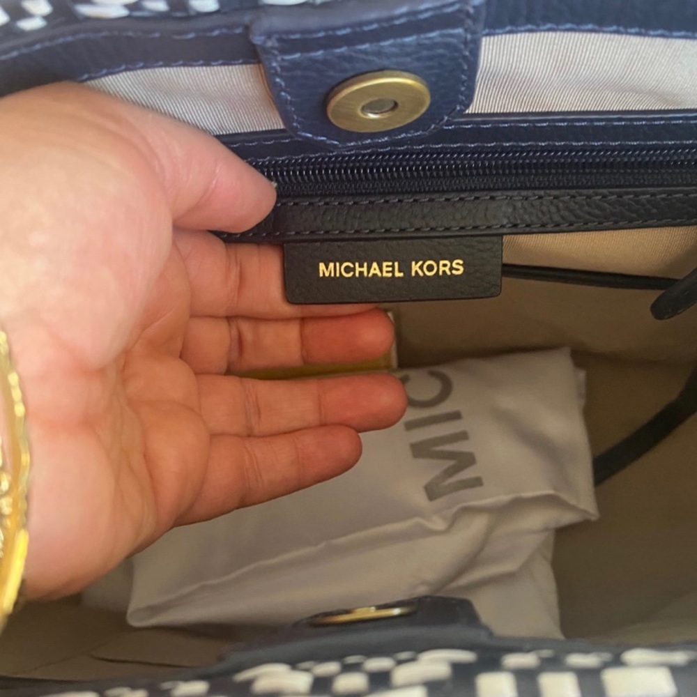🤍💙gorgeous Micheal kors Brooklyn Large Woven Leather Satchel white and navy 🤍💙 - Picture 10 of 11